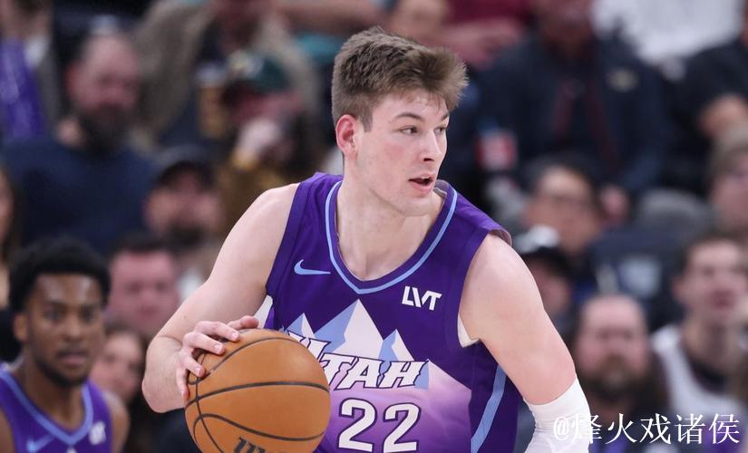 菲利波夫斯基末节狂砍14分,爵士最后1分钟以9-0攻击波反超独行侠1分。 菲利波夫斯基末节狂砍14分,爵士最后1分钟以9-0攻击波反超独行侠1分。